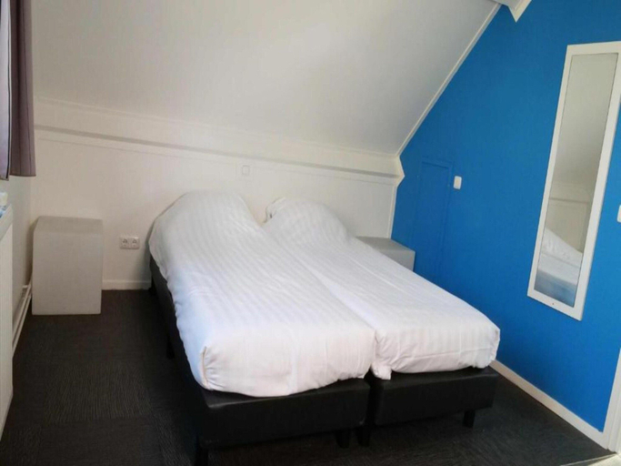 Others 5, Villa Walibi Sleeps up to 16 Guests, Dronten