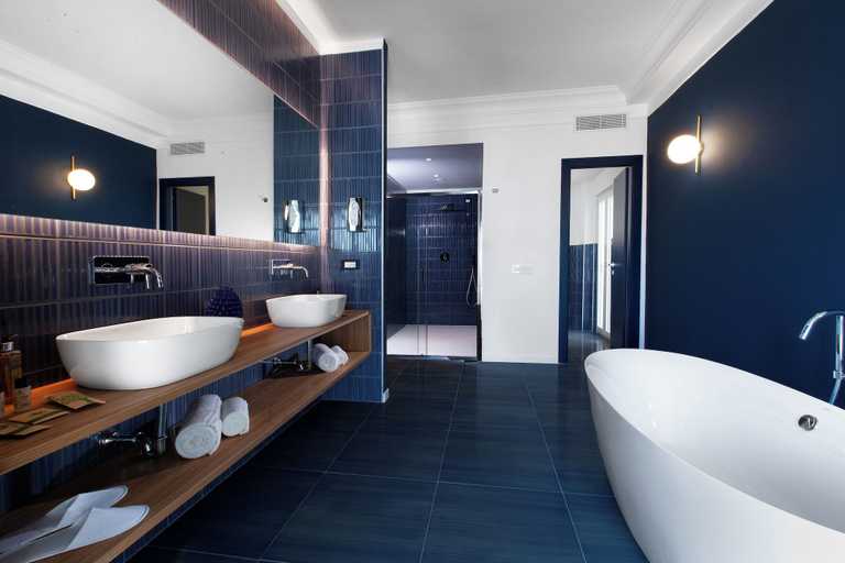 Bathroom 5, Admiral Hotel, Napoli