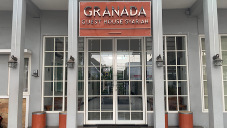 Exterior & Views 1, Granada Syariah Guest House, Malang