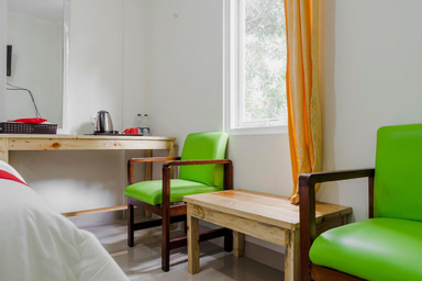 Bedroom 2, RedDoorz Plus near UPN Veteran 2, Surabaya
