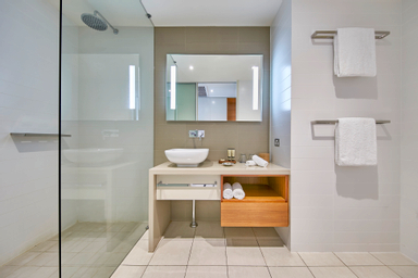 Bathroom 14