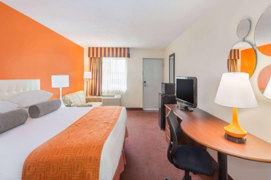 1 King Bed Second Floor Non-Smoking