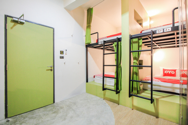 Tempat Tidur di Kamar Asrama KAPASITAS 8
