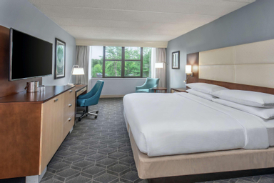 1 King Bed-Nonsmoking