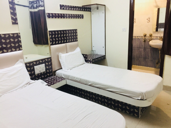 Hotel Tushar Continental, west