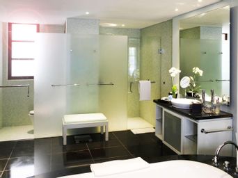 Bathroom 7