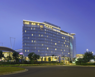 Eksterior Hotel Santika Premiere ICE - BSD City dengan arsitektur modern dan fasilitas premium