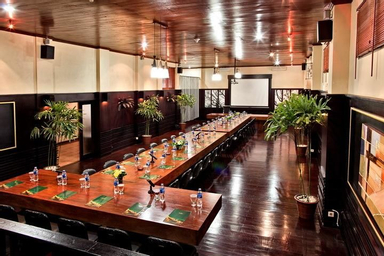 Food & Drinks, The Valley Resort Hotel, Bandung