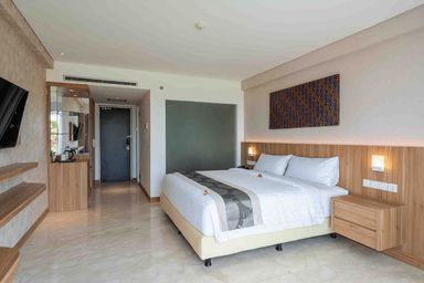 Kamar Deluks Double atau Ranjang Lain - Pemandangan Kolam Renang