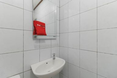 Bedroom 4, RedDoorz Plus @ Karet Pedurenan 3, Jakarta Selatan