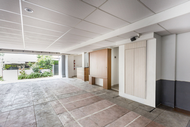 Exterior & Views 2, OYO 106 Sarkawi Residence Near Kartini Hospital, South Jakarta