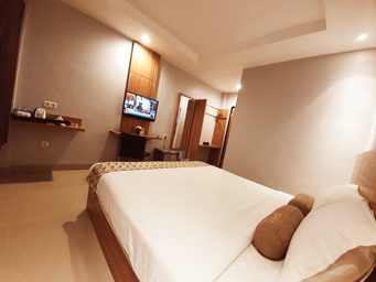 Double Deluxe Room or Other Beds