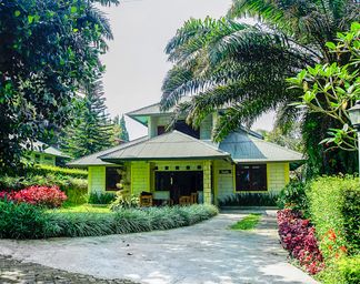 Kamar Keluarga Deluks Double - Pemandangan Taman