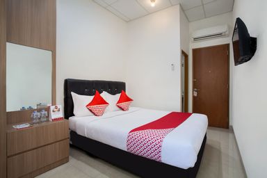 Bedroom 1, OYO 106 Sarkawi Residence Near Kartini Hospital, South Jakarta