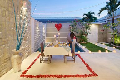 Exterior & Views 30