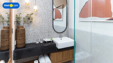 Bathroom 11