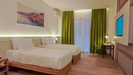 Kamar Premier Double atau Ranjang Lain - Pemandangan Taman
