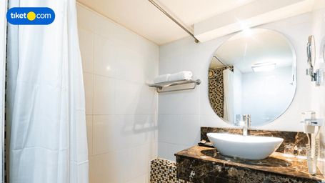 Bathroom 16