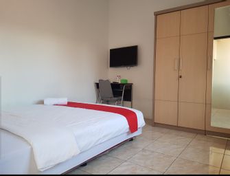 Queen Standard Room