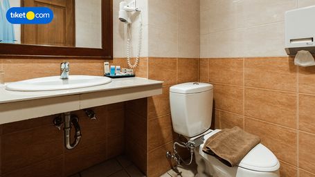 Bathroom 7