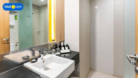 Bathroom 15