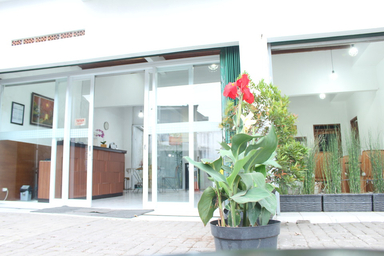 Exterior & Views 1, Rumah Syariah & Kolam Renang Bugenville Guesthouse, Bandung