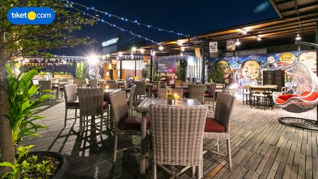 Food & Drinks