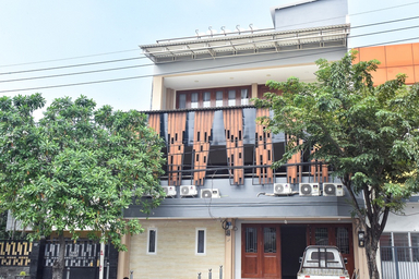 Exterior & Views, RedDoorz near Stasiun TVRI Surabaya 2, Surabaya