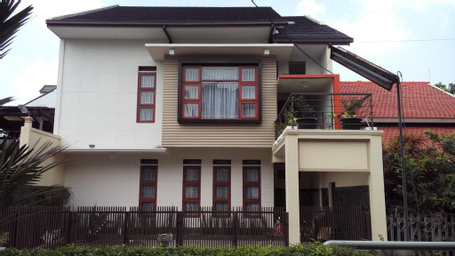 Exterior & Views 1, Guest House Rumah Tawa Syariah 2, Bandung