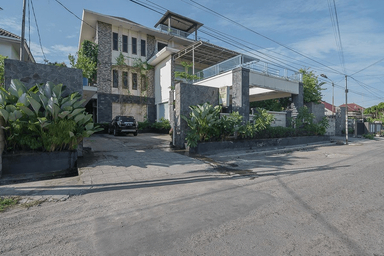 Exterior & Views 2, RedDoorz Plus near Cambridge City Square 2, Medan