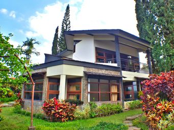 Exterior & Views 3, Villa 4 kamar Klub Bunga No. 8 dekat Jatim Park 1, Malang