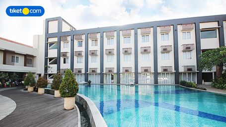 Sport & Beauty 1, Front One Akshaya Hotel, Karawang