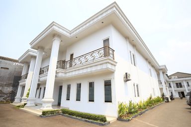 Exterior & Views 1, RedDoorz @ Jatiwaringin, Bekasi