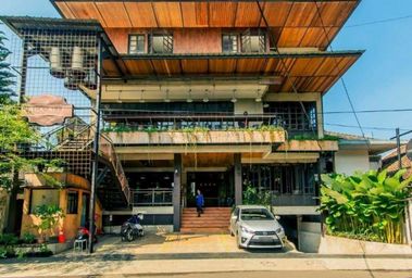 Exterior & Views 2, Triple Seven Bed & Breakfast, Bandung