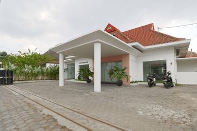 Exterior & Views 1, RedDoorz Plus @ Demangan Gejayan, Yogyakarta