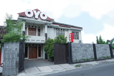 Exterior & Views, OYO 703 Omah Olin Guesthouse, Sleman