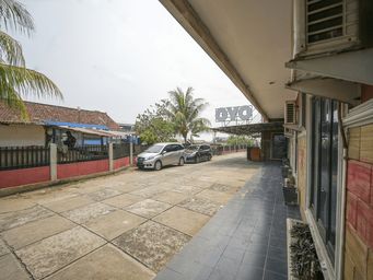 Exterior & Views 2, Oyo 1273 Hotel Belvena, Palembang