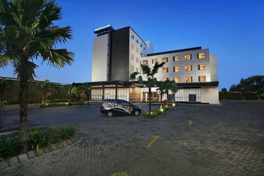 Exterior & Views 2, Hotel NEO+ Waru - Sidoarjo by ASTON, Sidoarjo