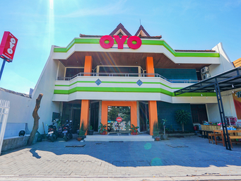 Exterior & Views 2, OYO 1225 Hotel Dibino, Surabaya