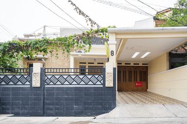 Exterior & Views 1, RedDoorz Syariah near Grand Kota Bintang, Bekasi