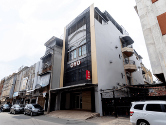Exterior & Views 2, Super OYO 3159 Festive Inn, Medan