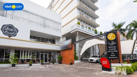 Exterior & Views 1, La Lisa Hotel Surabaya, Surabaya