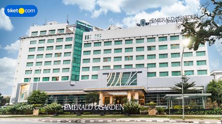Exterior & Views 1, Emerald Garden International Hotel, Medan