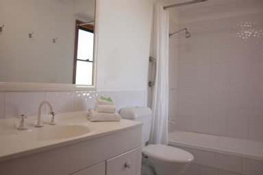 Bathroom, 41 Korora Palms - 2 Bedroom Bure, Coffs Harbour - Pt A