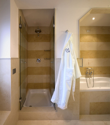 Kamar Quadruple Keluarga