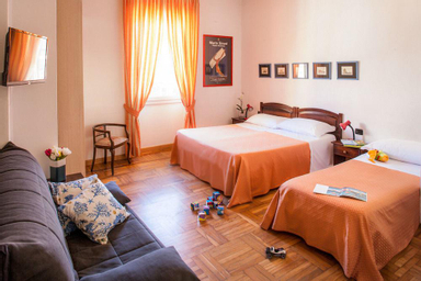 Bedroom 4, Albergo La Piazzetta, Genova
