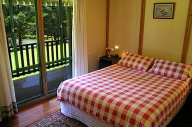 Bedroom, Hawke Brook Chalets, Manjimup