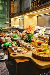 Food & Drinks