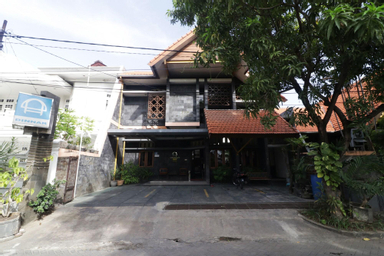 Exterior & Views 2, Dinnar Homestay Gayungan RedPartner, Surabaya
