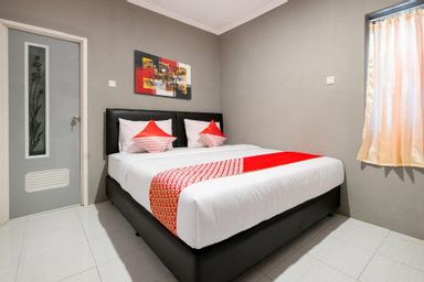 Bedroom 1, OYO 2669 Crown Residence, Yogyakarta